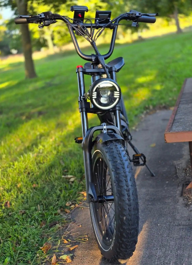 EK6 Max 2.0 parked by a trail